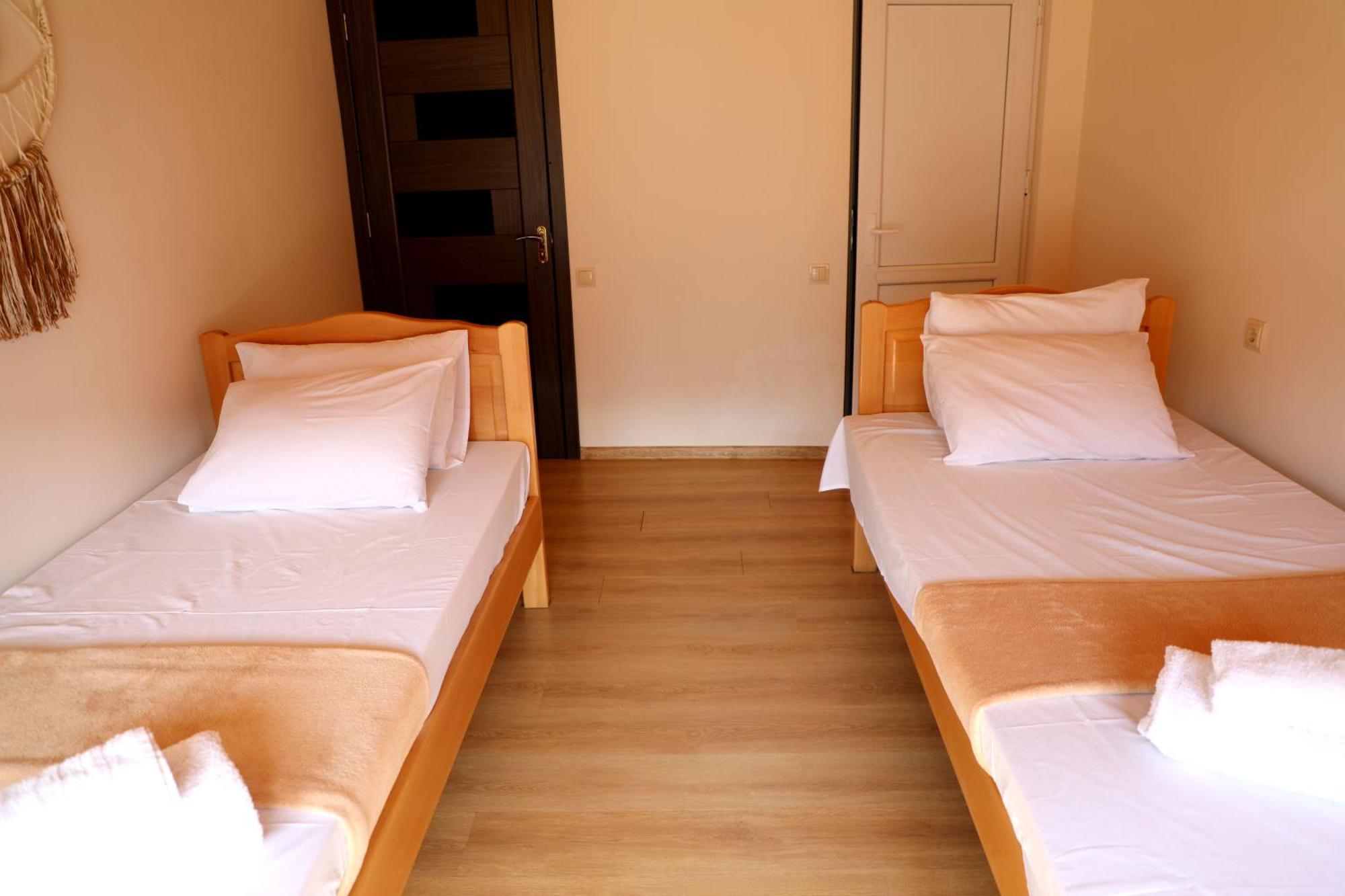 Nadia Guesthouse Местия Екстериор снимка