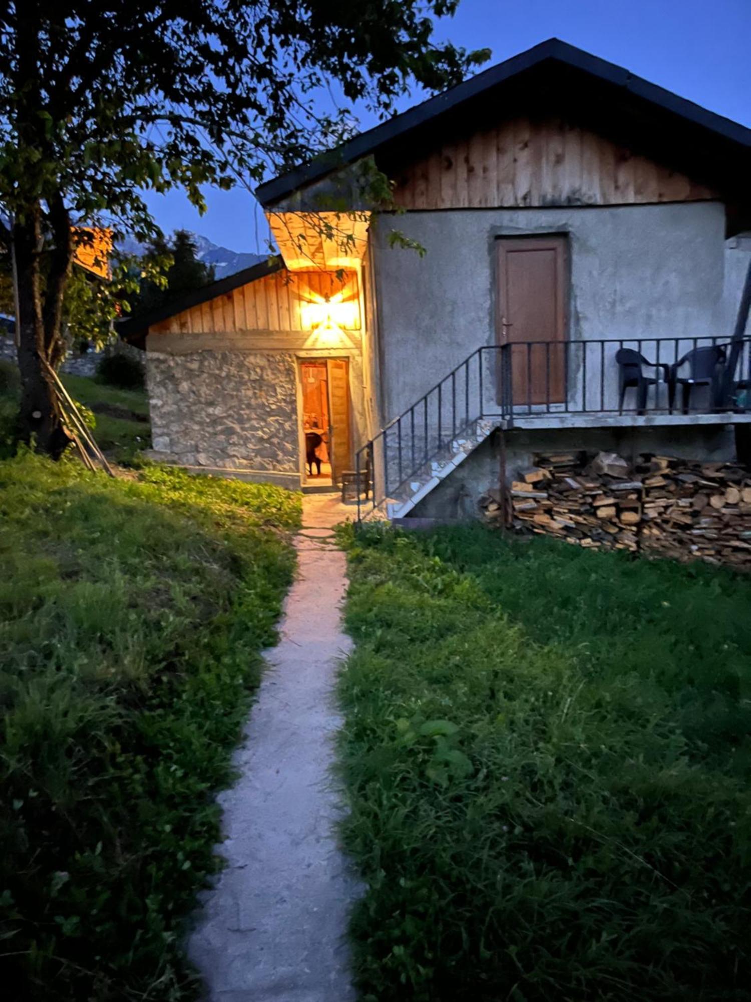 Nadia Guesthouse Местия Екстериор снимка